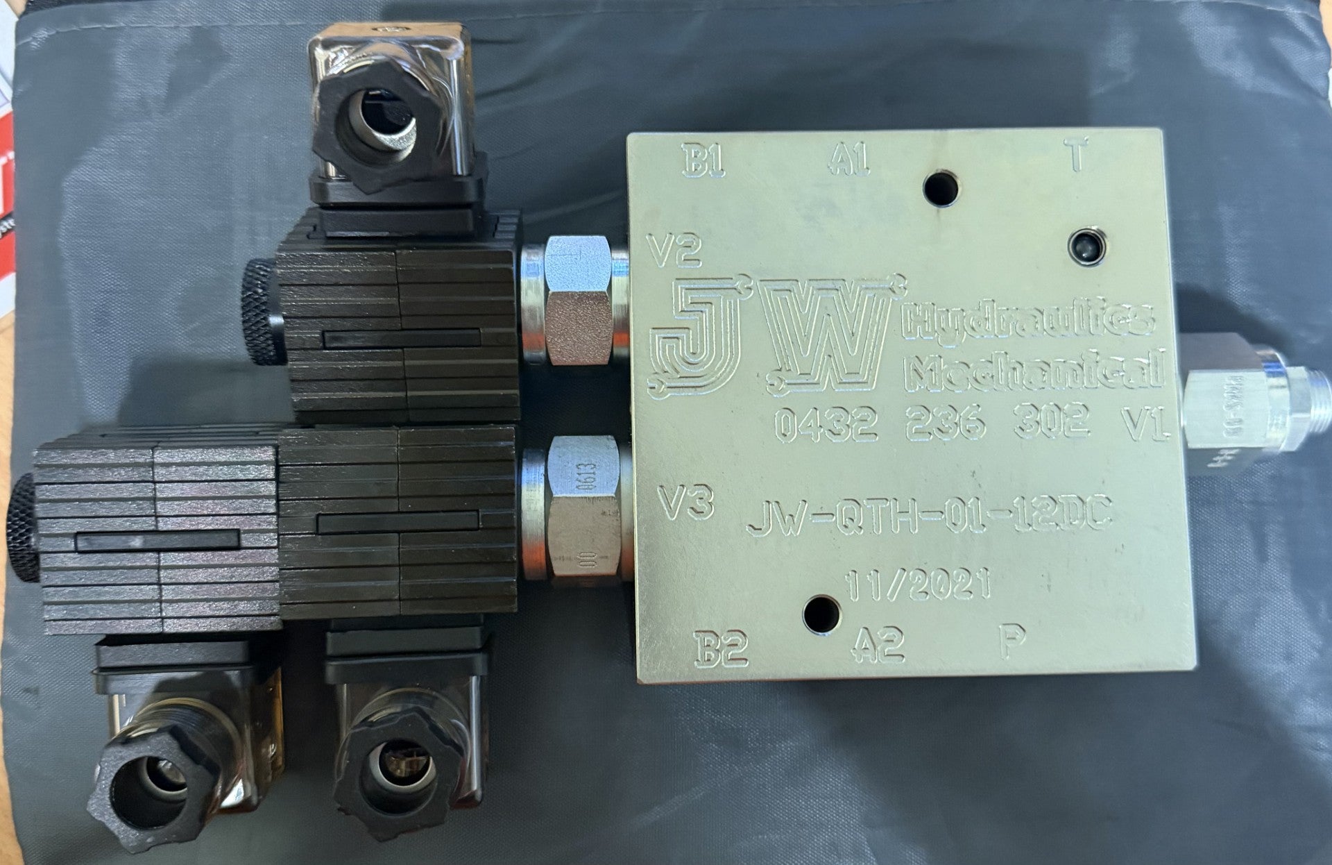 Quick Hitch And Tilt Hitch Valve Combo